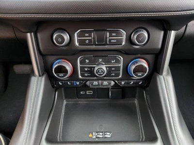 2023 Chevrolet Suburban 4WD Premier