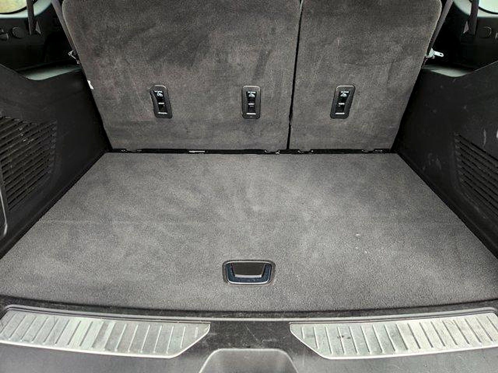 2023 Chevrolet Suburban 4WD Premier