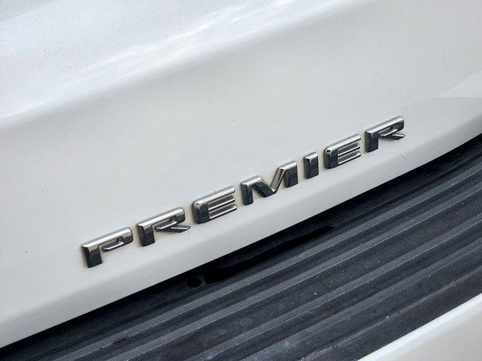 2023 Chevrolet Suburban 4WD Premier