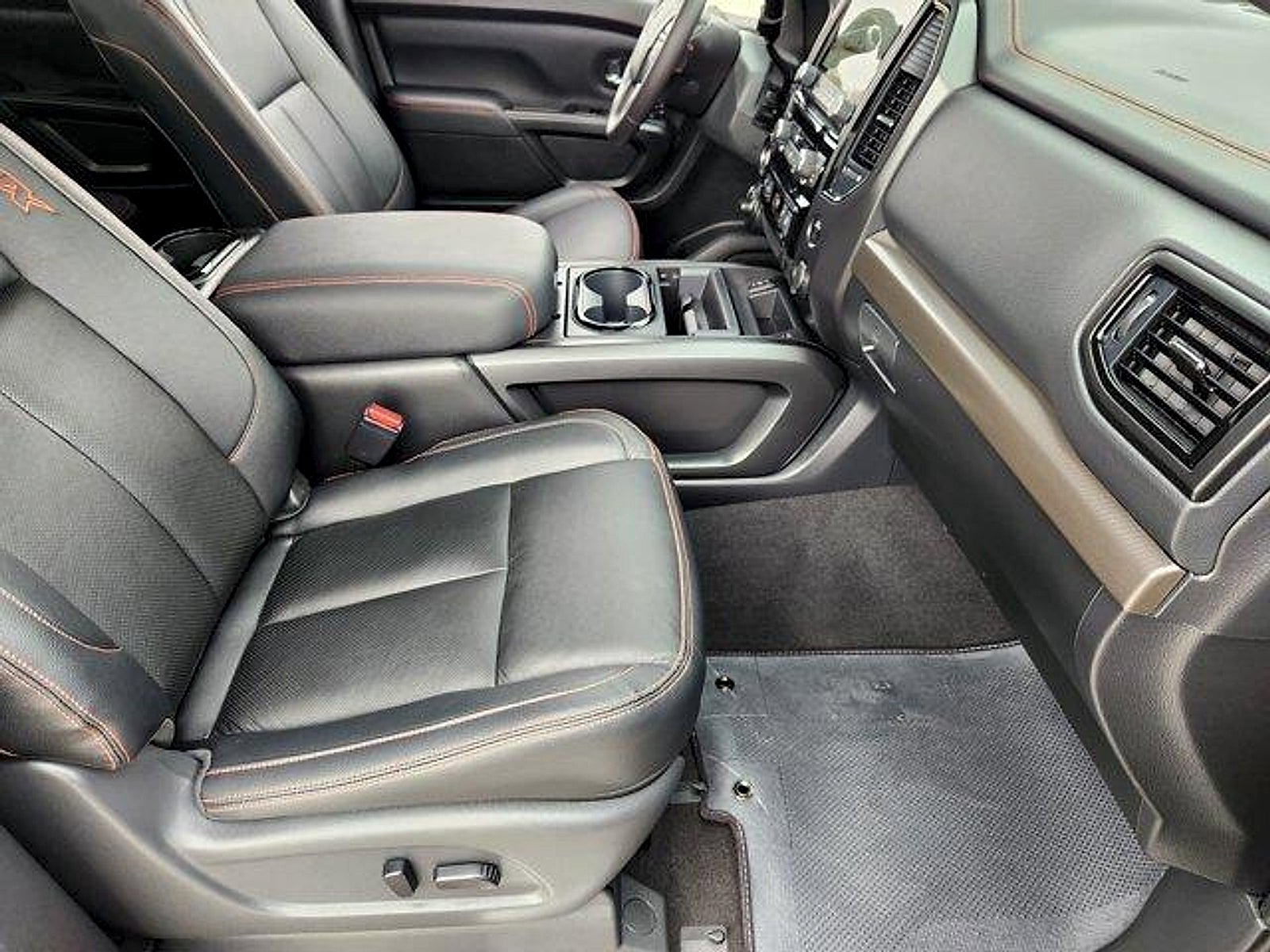 2024 Nissan TITAN Crew Cab PRO-4X 4x4