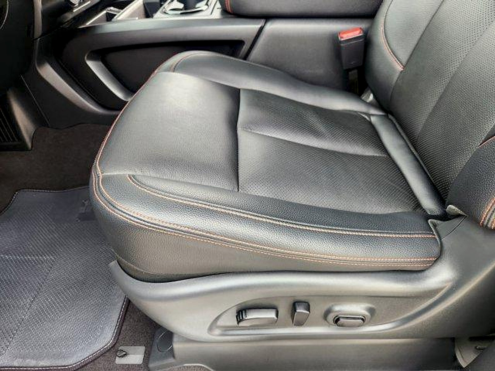 2024 Nissan TITAN Crew Cab PRO-4X 4x4