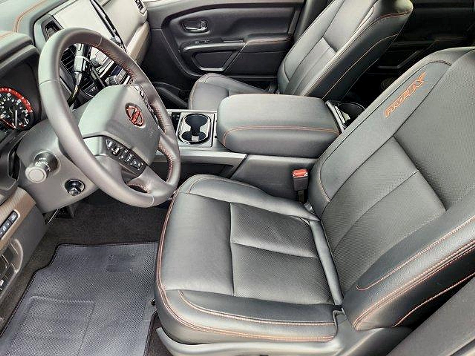 2024 Nissan TITAN Crew Cab PRO-4X 4x4