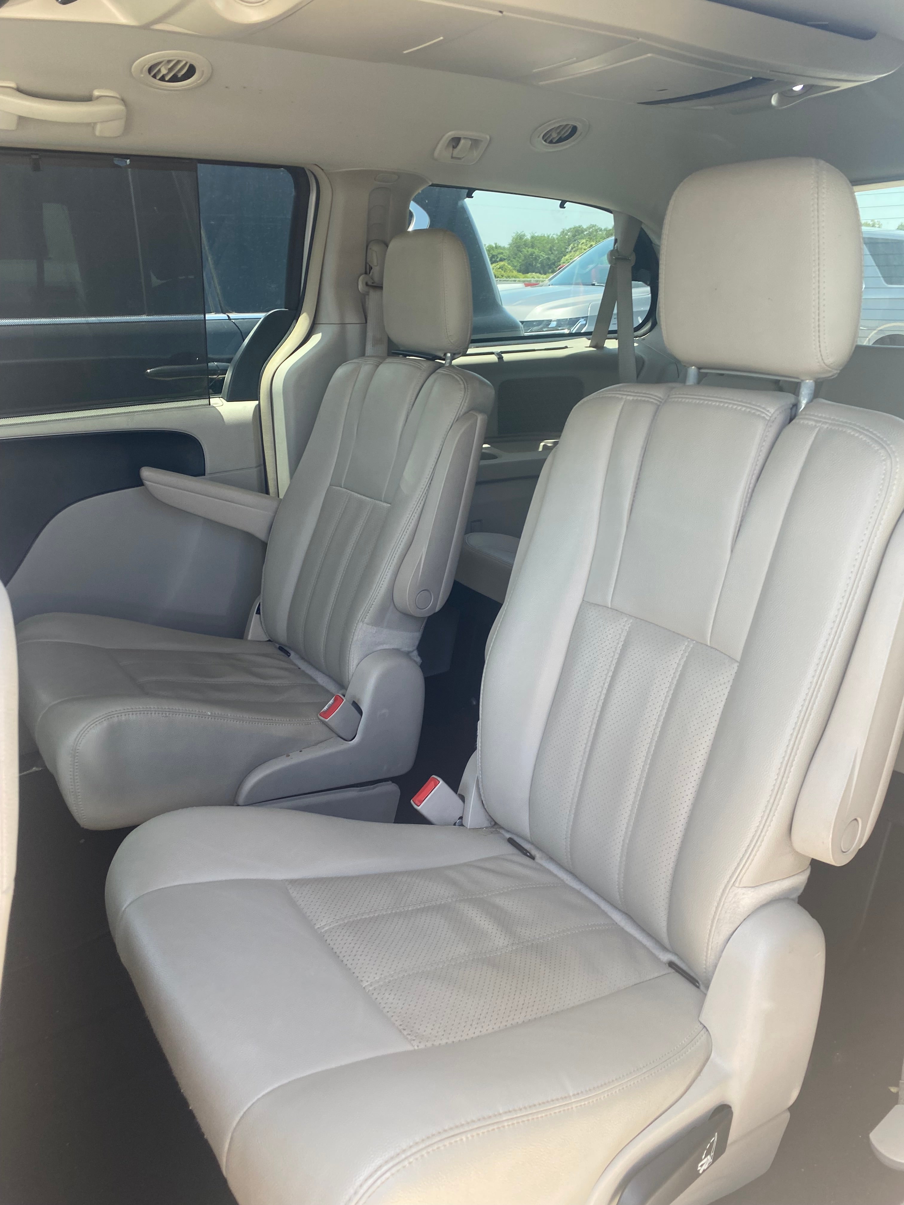 2016 Chrysler Town & Country Touring-L