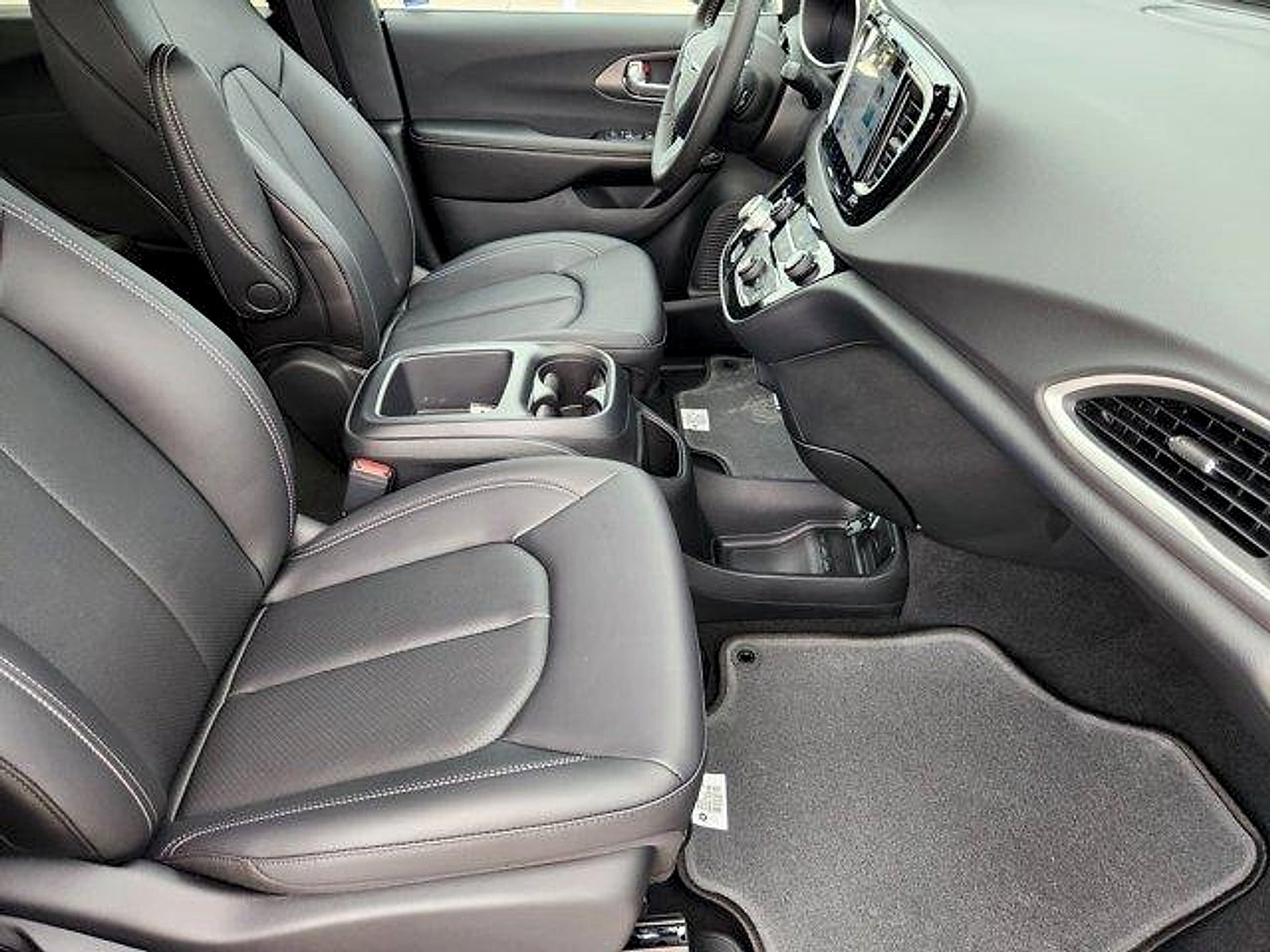 2026 Chrysler Voyager VOYAGER LX