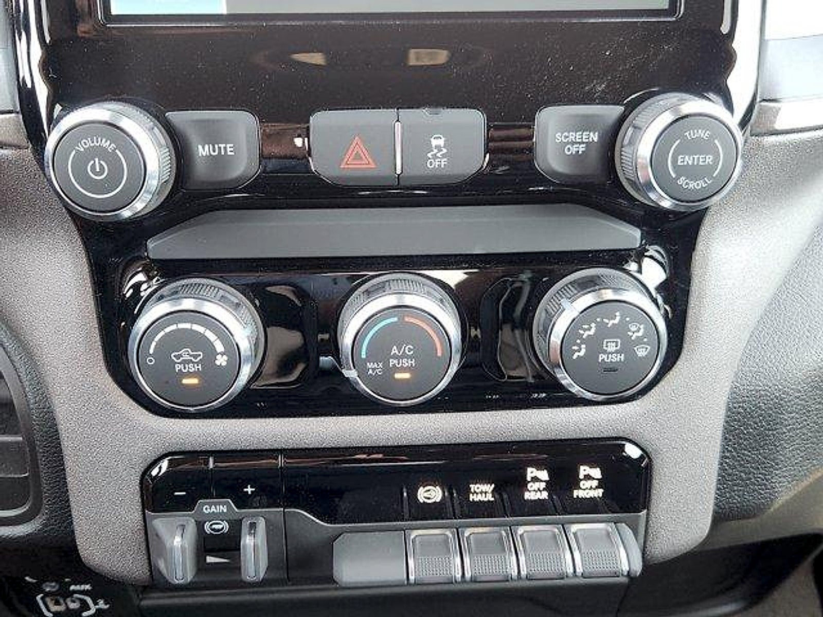 2026 RAM 2500 RAM 2500 BLACK EXPRESS CREW CAB 4X2 8' BOX