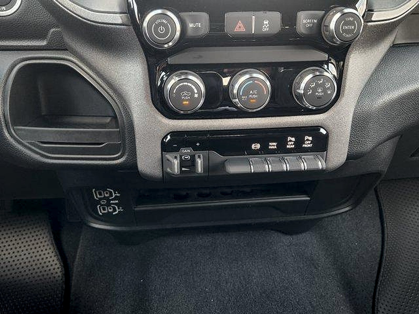 2026 RAM Ram 2500 RAM 2500 BLACK EXPRESS CREW CAB 4X2 8' BOX