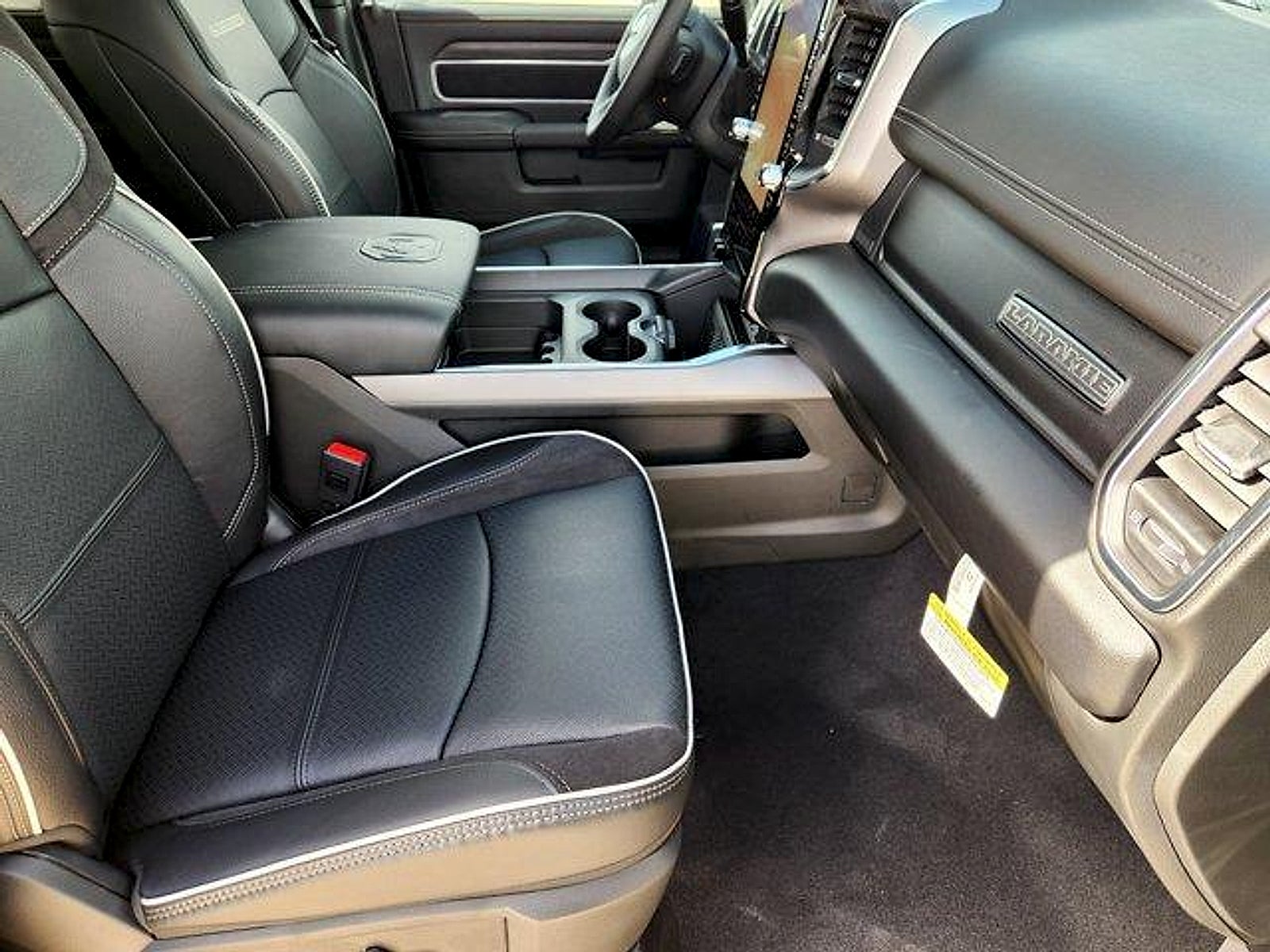 2027 RAM Ram 2500 RAM 2500 LARAMIE MEGA CAB 4X4 6'4' BOX