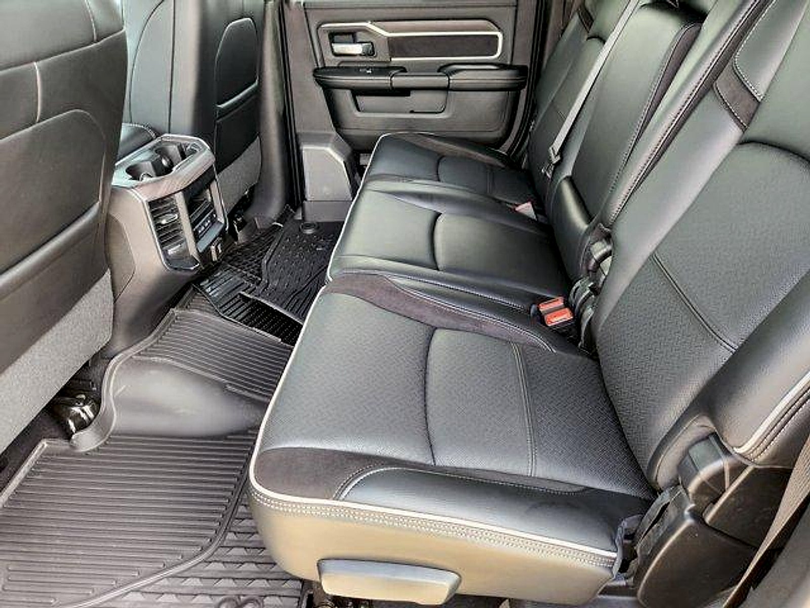 2027 RAM Ram 2500 RAM 2500 LARAMIE MEGA CAB 4X4 6'4' BOX