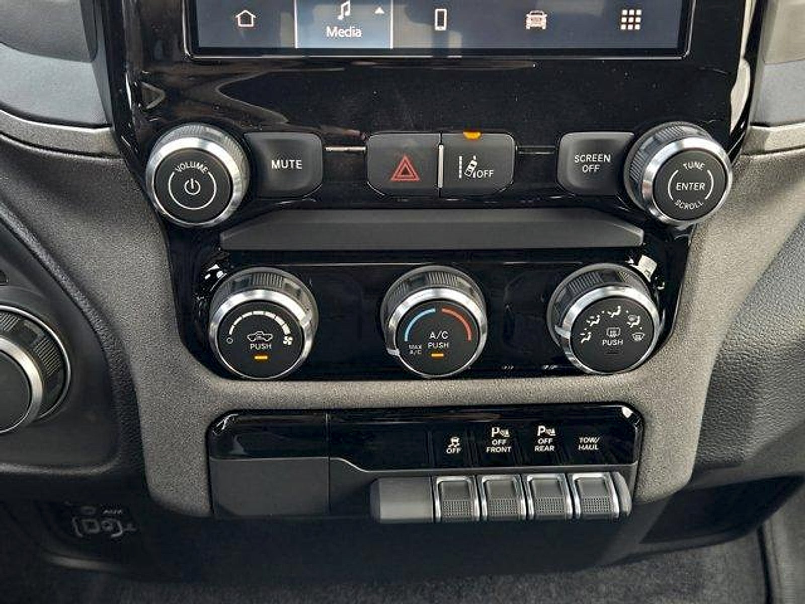 2026 RAM Ram 1500 RAM 1500 EXPRESS CREW CAB 4X2 5'7' BOX