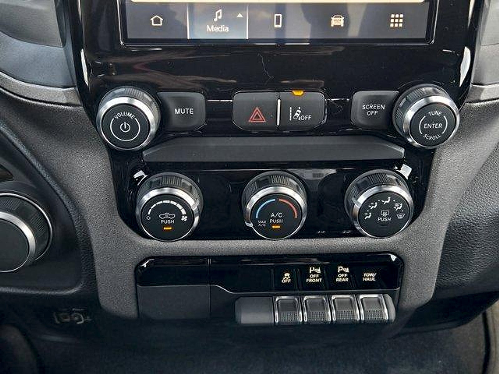 2026 RAM 1500 RAM 1500 EXPRESS CREW CAB 4X2 5'7' BOX