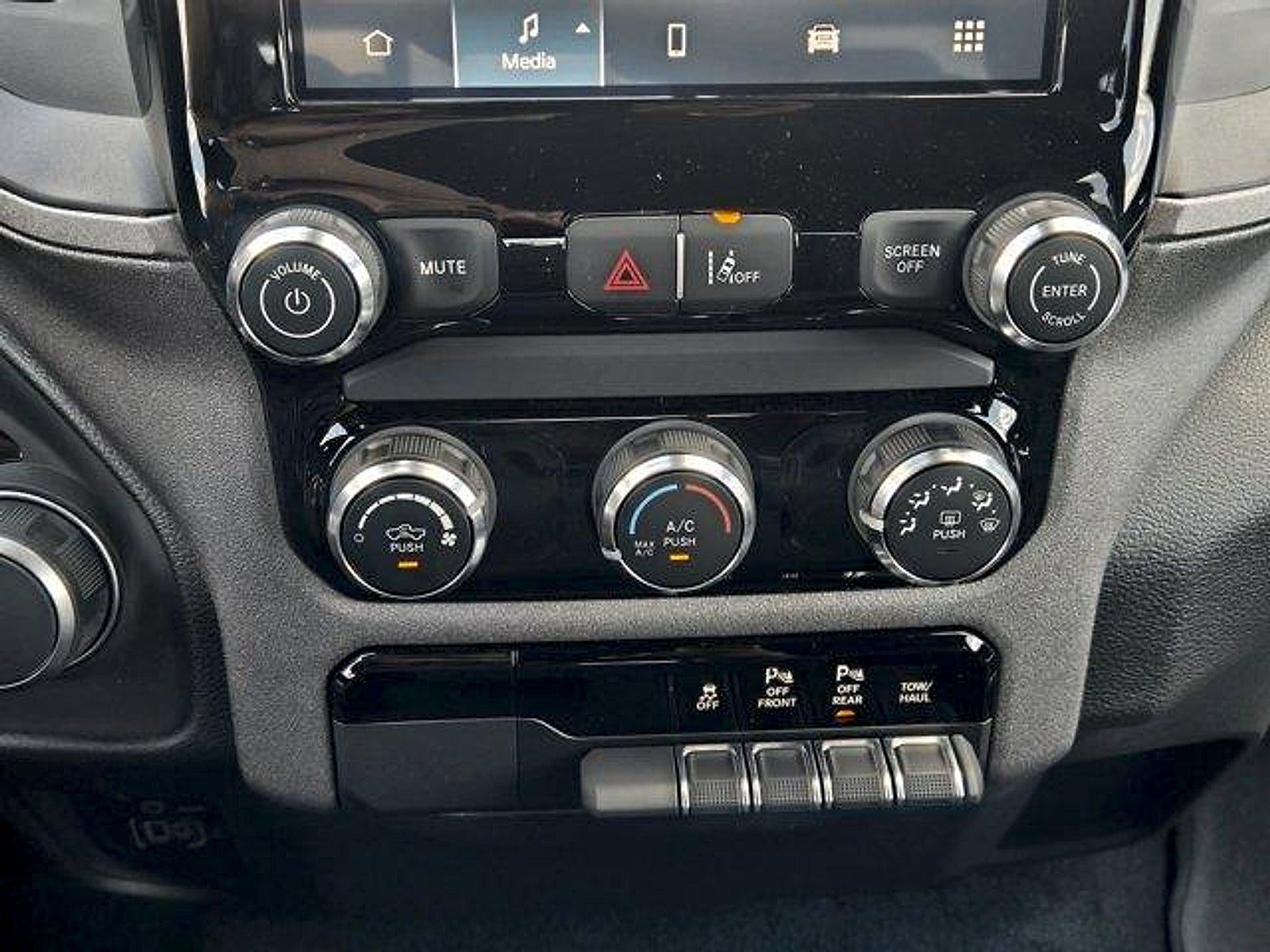 2026 RAM 1500 RAM 1500 EXPRESS CREW CAB 4X2 5'7' BOX