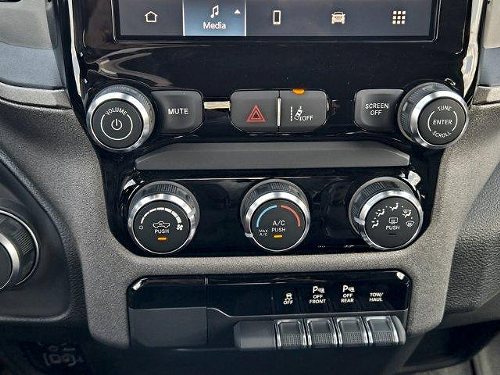 2026 RAM 1500 RAM 1500 EXPRESS CREW CAB 4X2 5'7' BOX