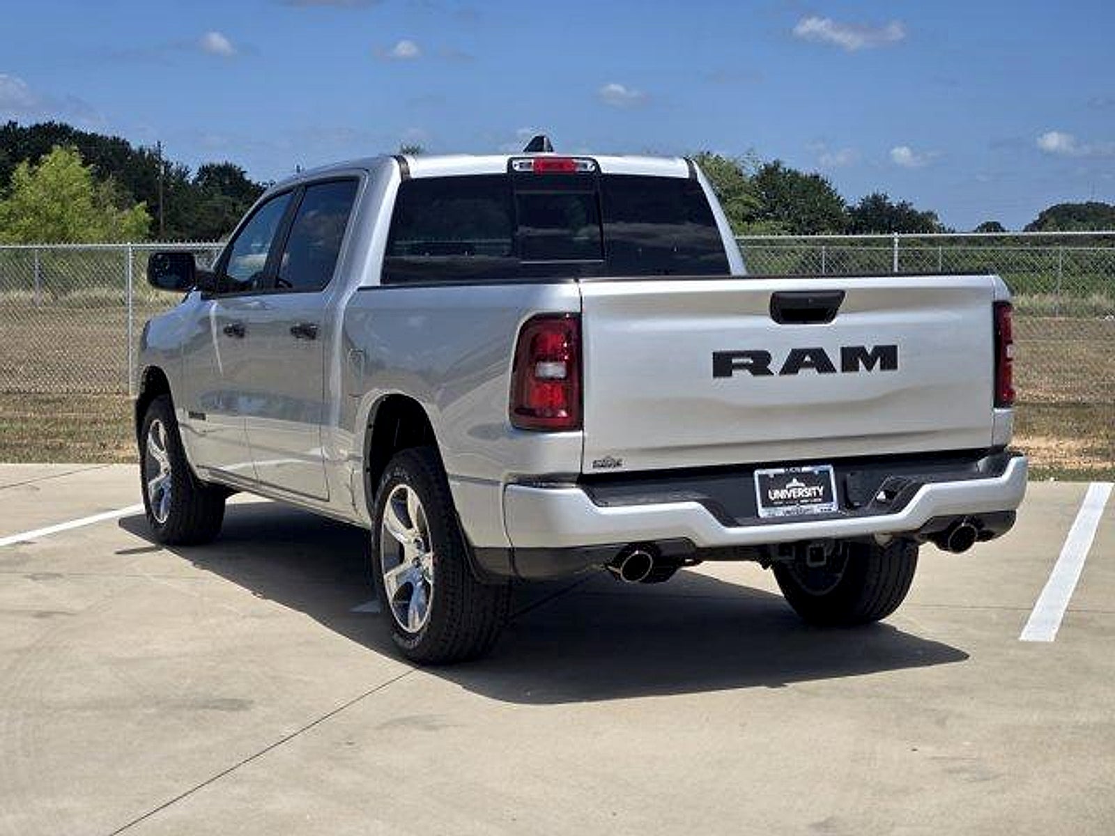 2026 RAM 1500 RAM 1500 EXPRESS CREW CAB 4X2 5'7' BOX