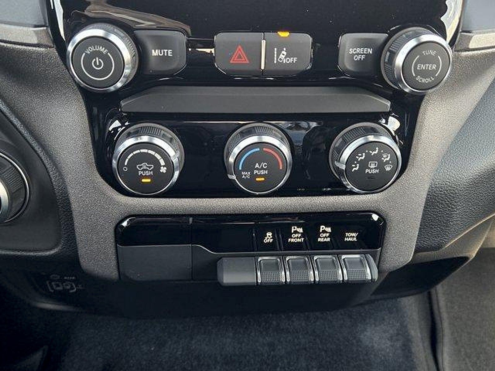 2026 RAM 1500 RAM 1500 EXPRESS CREW CAB 4X2 5'7' BOX