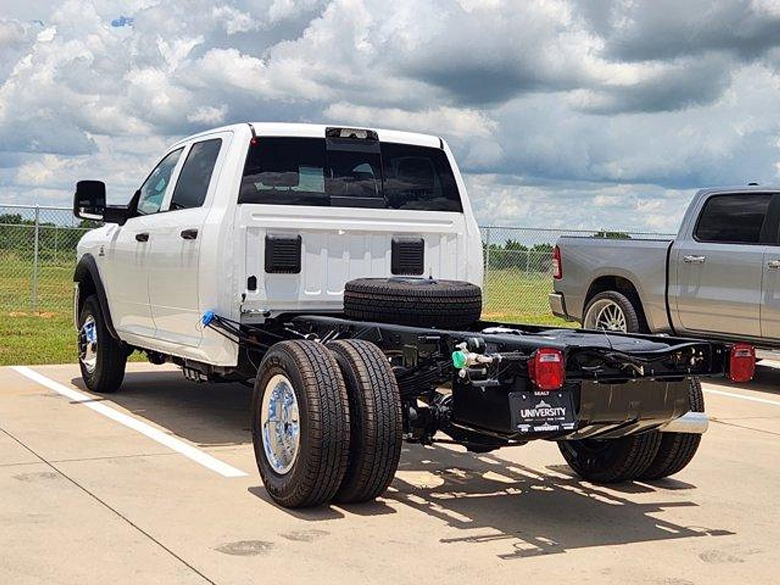 2026 RAM Ram 3500 Chassis Cab RAM 3500 TRADESMAN CREW CAB CHASSIS 4X4 60' CA