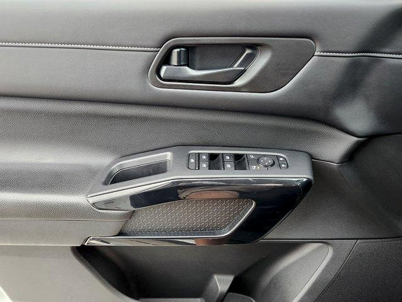 2023 Nissan Pathfinder SV FWD