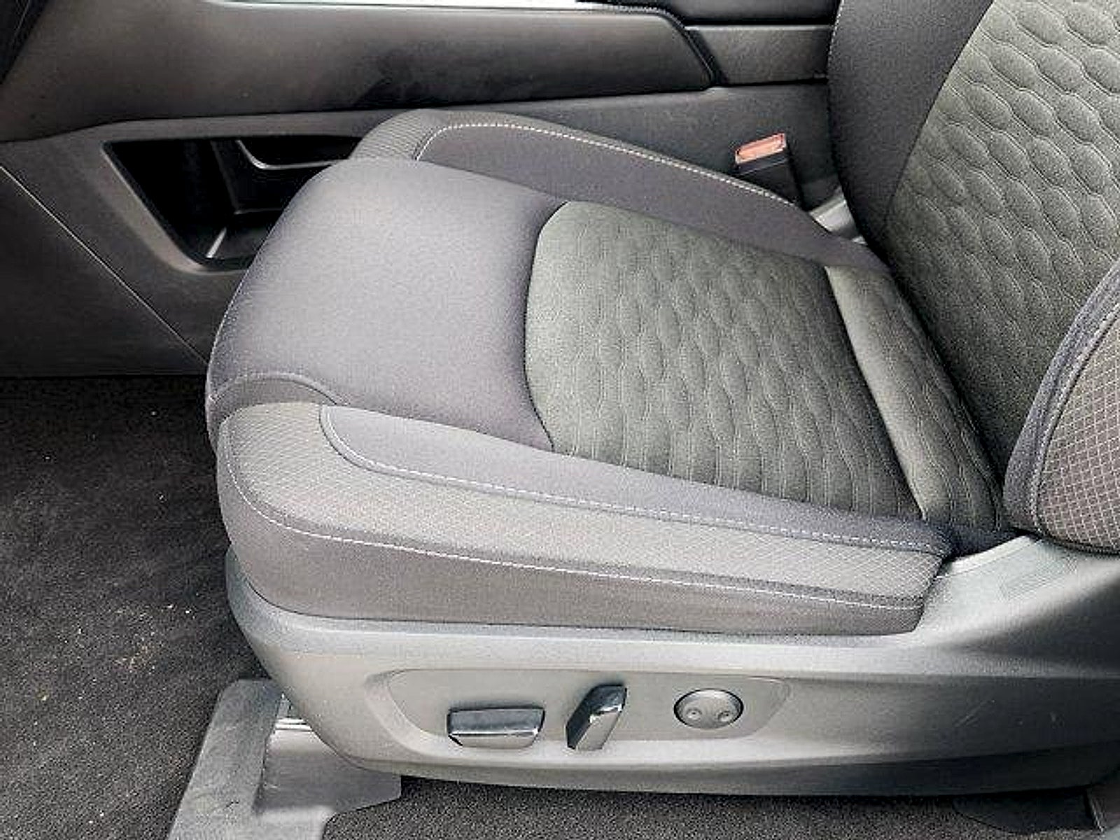 2023 Nissan Pathfinder SV FWD