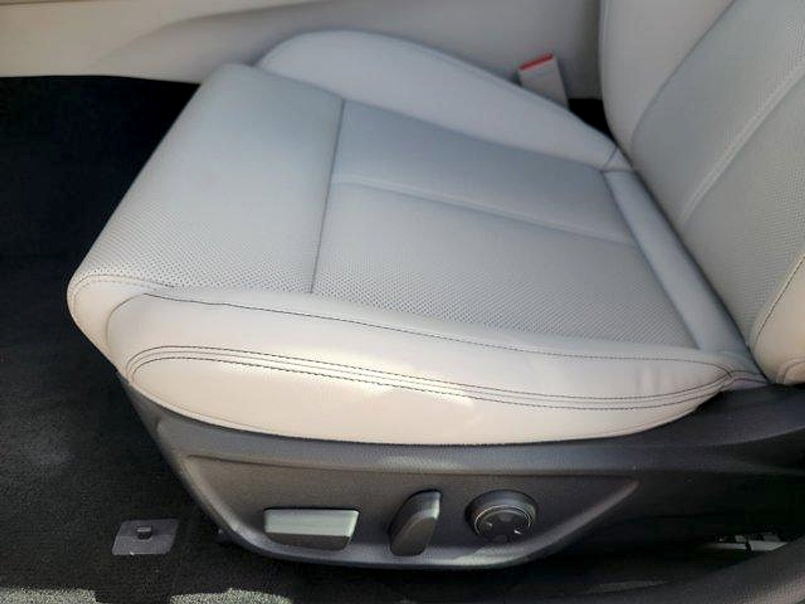 2025 Genesis G70 2.5T RWD