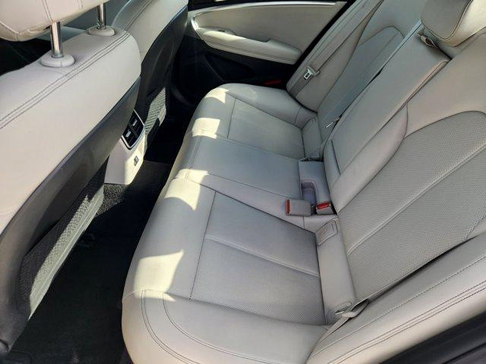 2025 Genesis G70 2.5T RWD